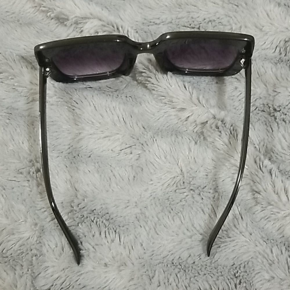 Large frame sunglasses - Picture 6 of 7